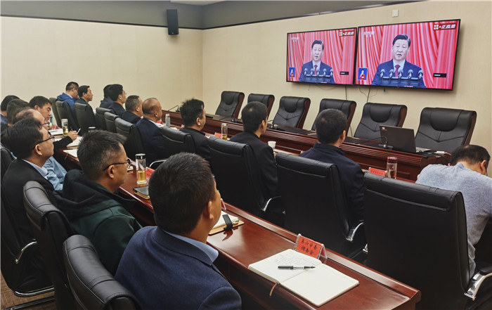 1665912314437184.jpg 兰州新区纪工委监工委机关全体纪检监察干部集中收看党的二十大开幕会。.jpg