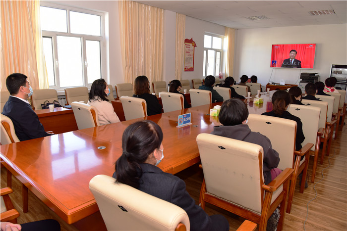 1665912181263399.jpg 嘉峪关市纪委监委组织纪检监察干部认真收听收看党的二十大开幕盛况。.jpg