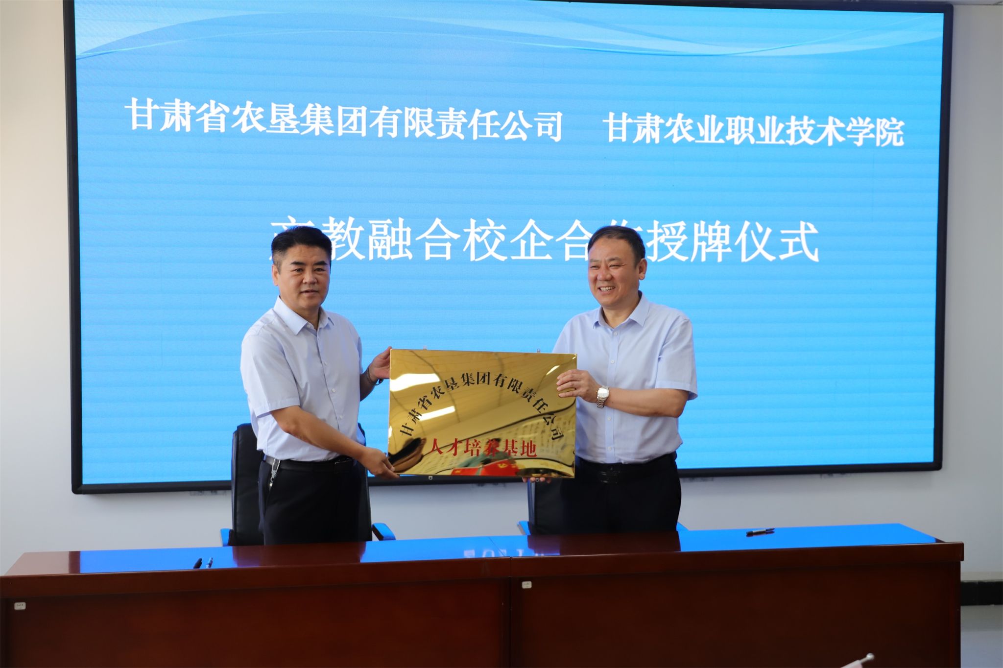 1625736764524069405.jpg 1625736764524069405.jpg