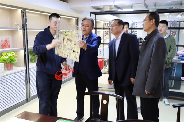 1616988090649045913.jpg IMG_1519.jpg