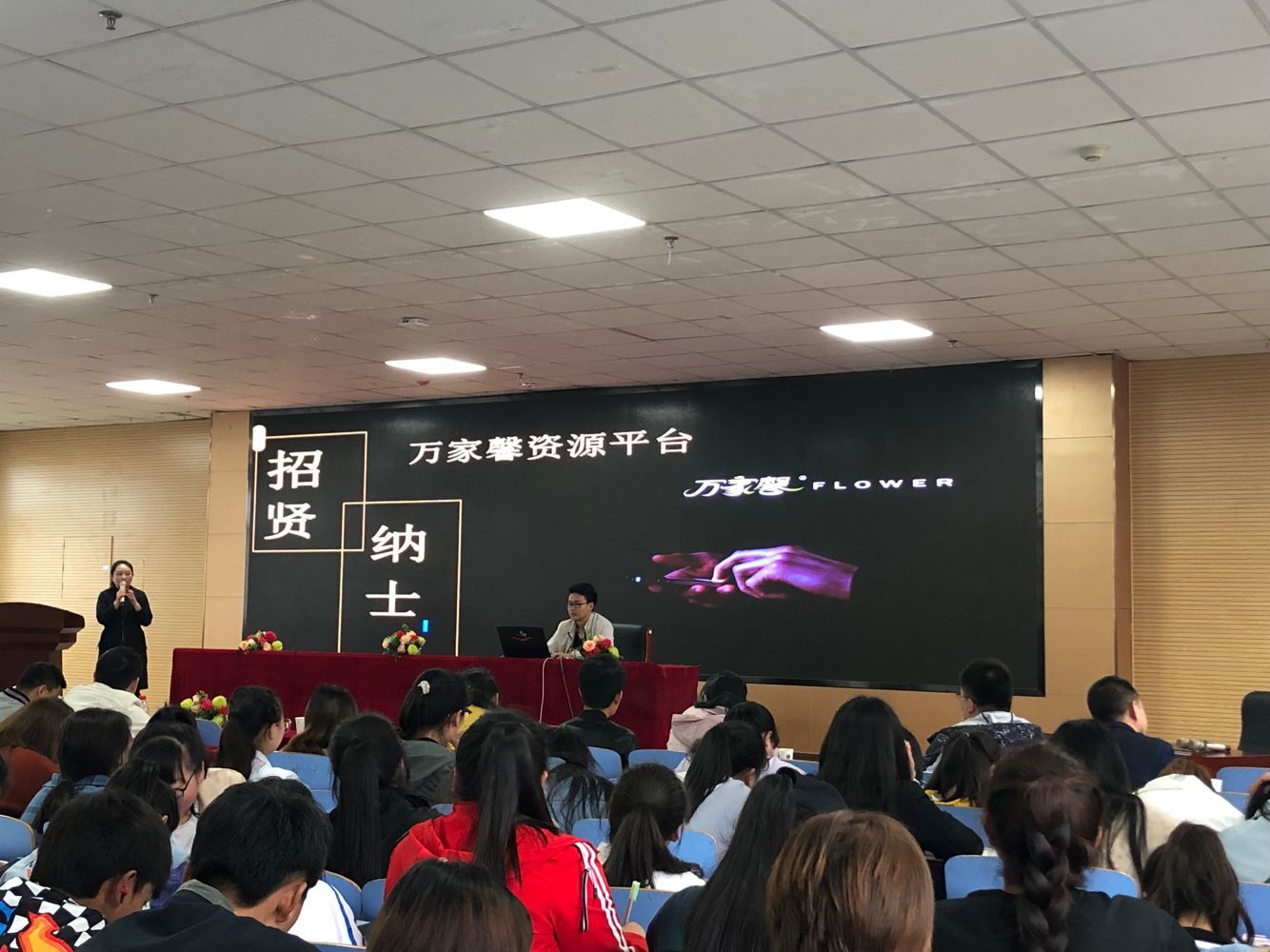 1555558546136044670.jpg 1555558546136044670.jpg