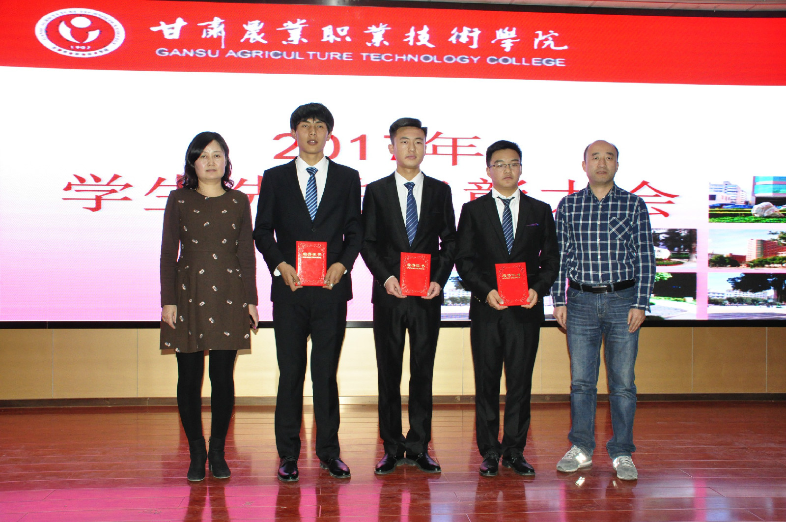 1512726894729007910.jpg 1512726894729007910.jpg