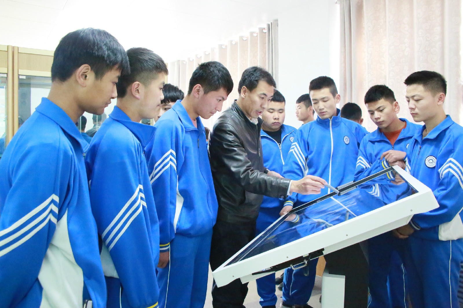 1540955753866054581.jpg 1540955753866054581.jpg