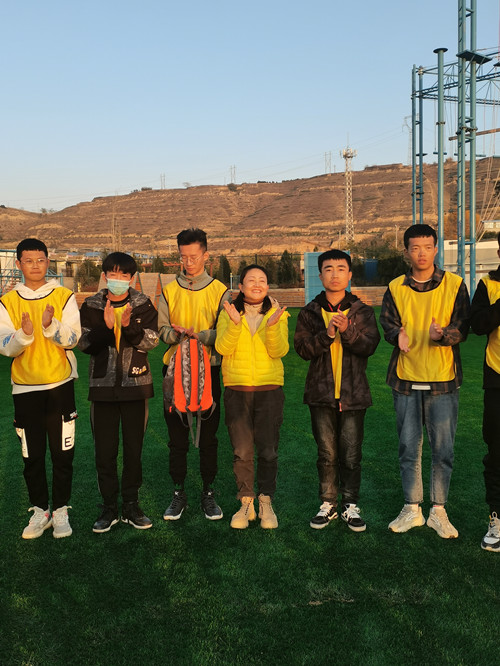 1604042403204073760.jpg 素质拓展6_副本.jpg