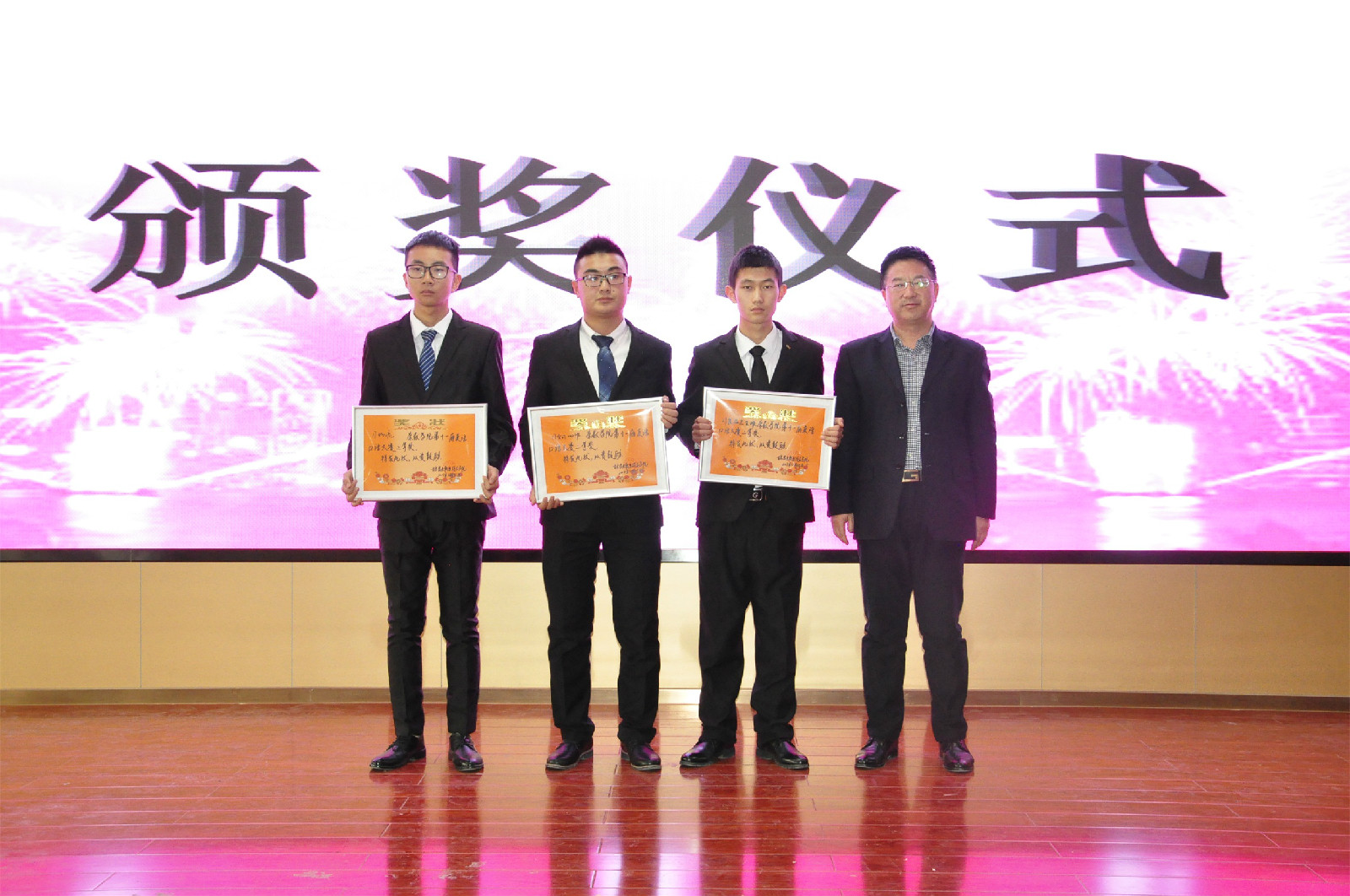 1513655279081056683.jpg 1513655279081056683.jpg