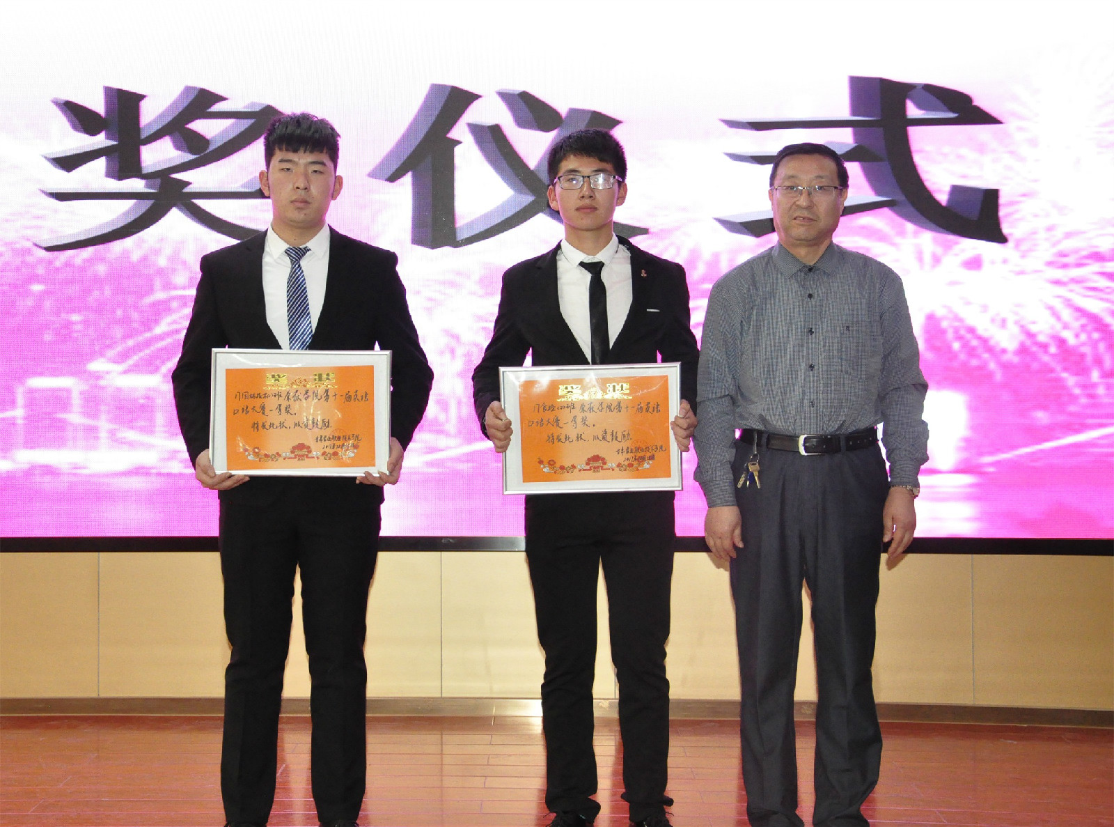 1513655279931049117.jpg 1513655279931049117.jpg